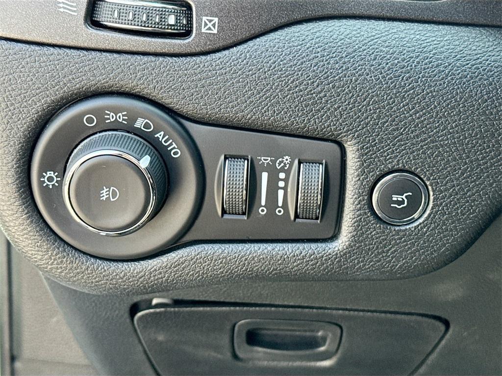 used 2022 Jeep Cherokee car