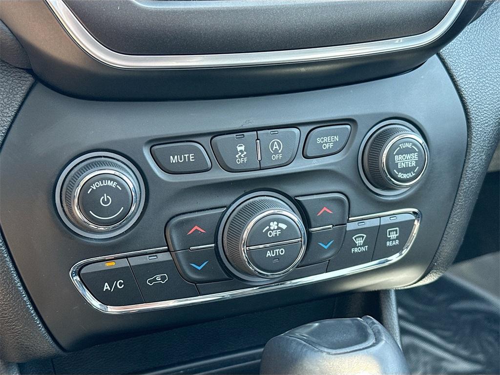 used 2022 Jeep Cherokee car