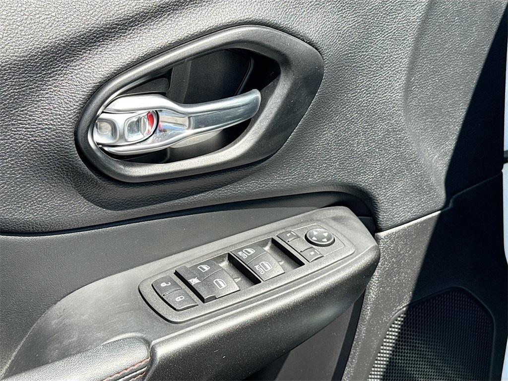 used 2022 Jeep Cherokee car