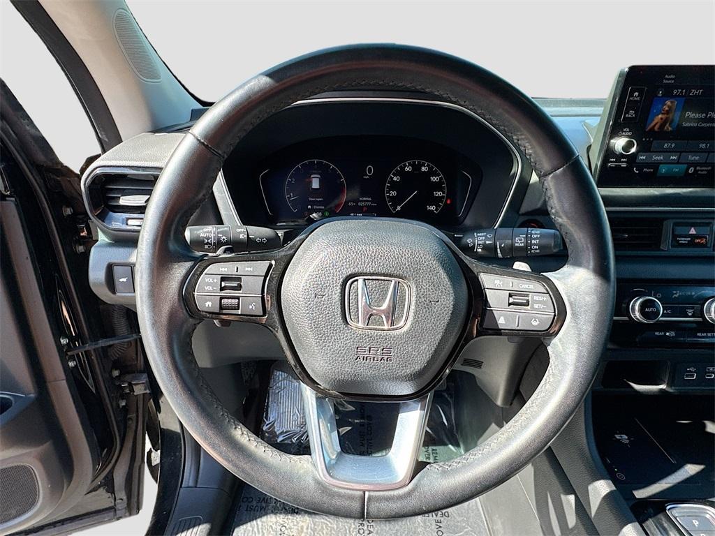 used 2023 Honda Pilot car, priced at $32,100