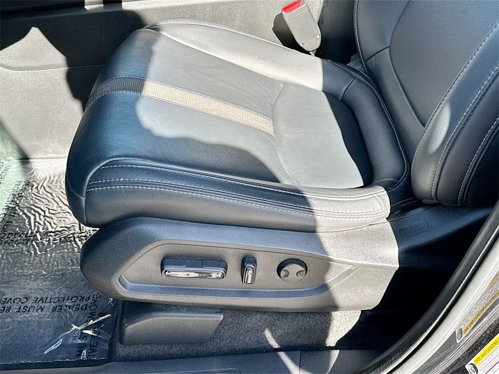 used 2023 Honda Pilot car, priced at $32,100