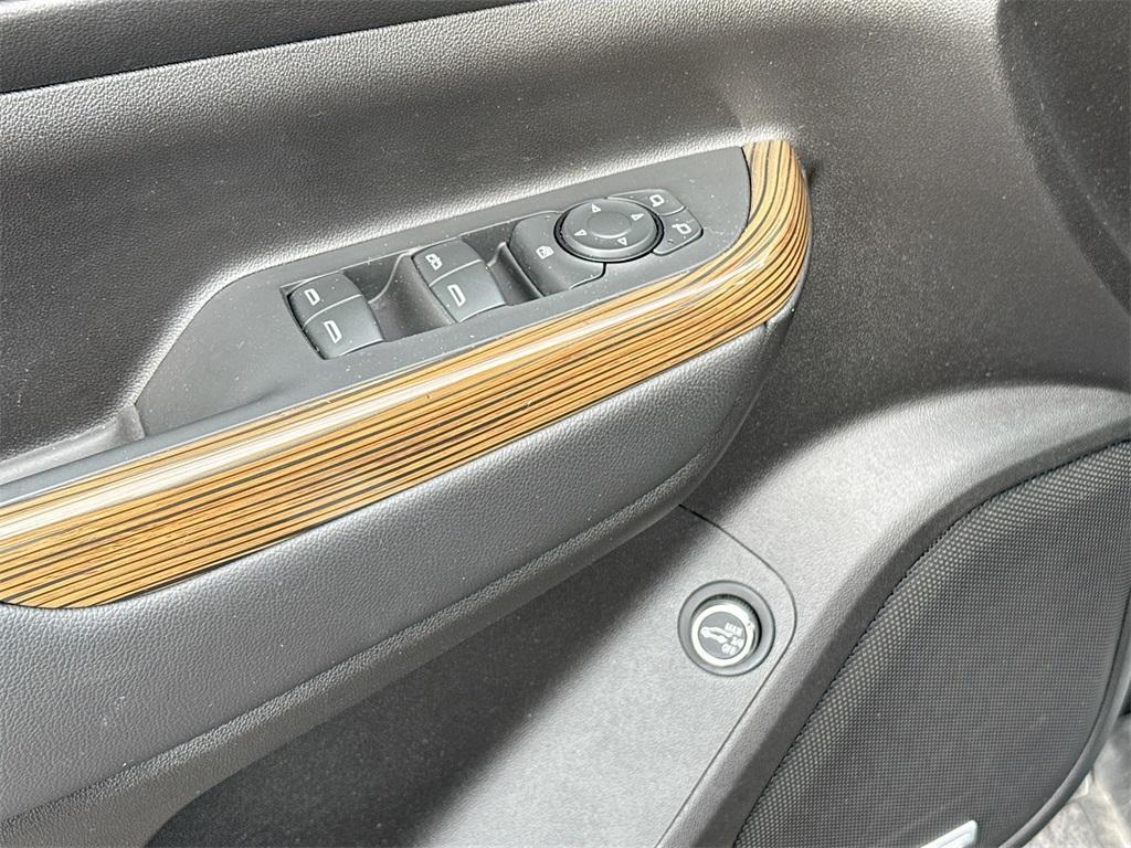 used 2023 GMC Acadia car, priced at $26,200