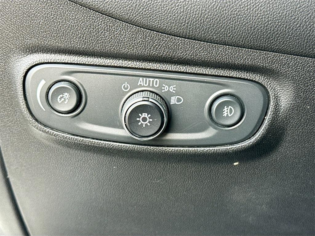 used 2021 Chevrolet Equinox car, priced at $21,200
