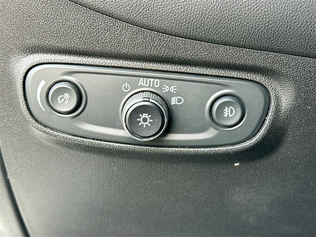 used 2021 Chevrolet Equinox car, priced at $21,000
