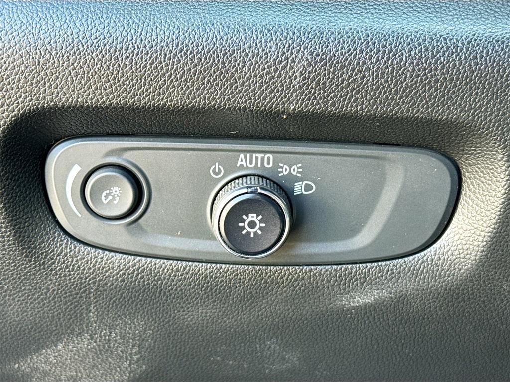 used 2022 Chevrolet Traverse car, priced at $28,700
