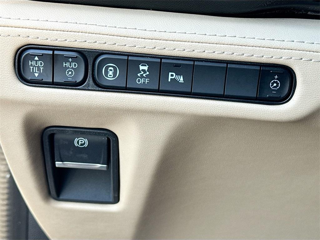 used 2023 Acura MDX car, priced at $41,300