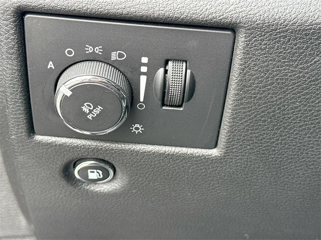 used 2014 Jeep Grand Cherokee car, priced at $10,400