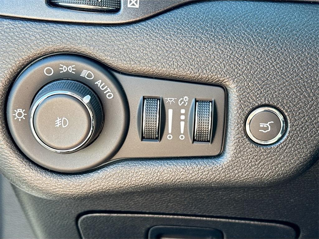 used 2021 Jeep Cherokee car, priced at $21,200