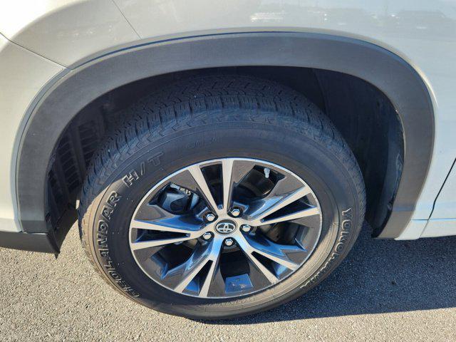 used 2016 Toyota Highlander car, priced at $19,495