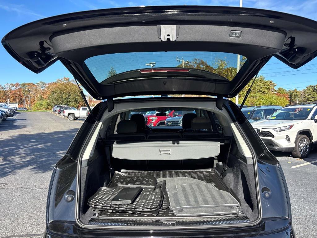 used 2025 Audi Q7 car, priced at $56,900