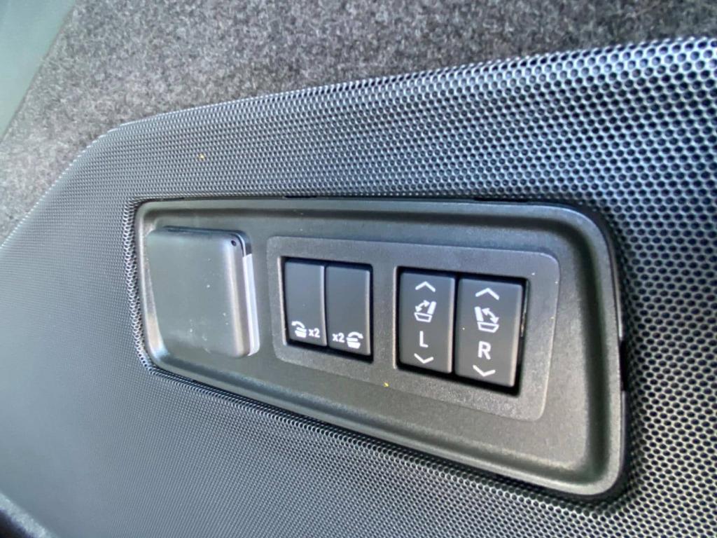 used 2025 Cadillac Escalade ESV car, priced at $138,900