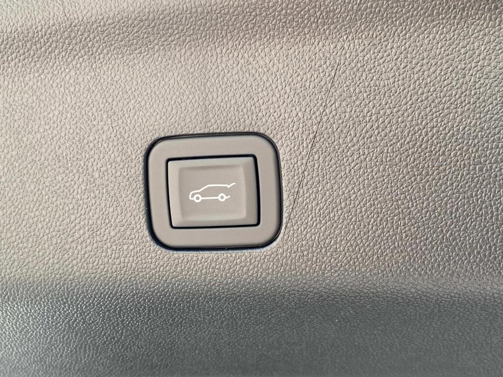 used 2025 Cadillac Escalade ESV car, priced at $138,900