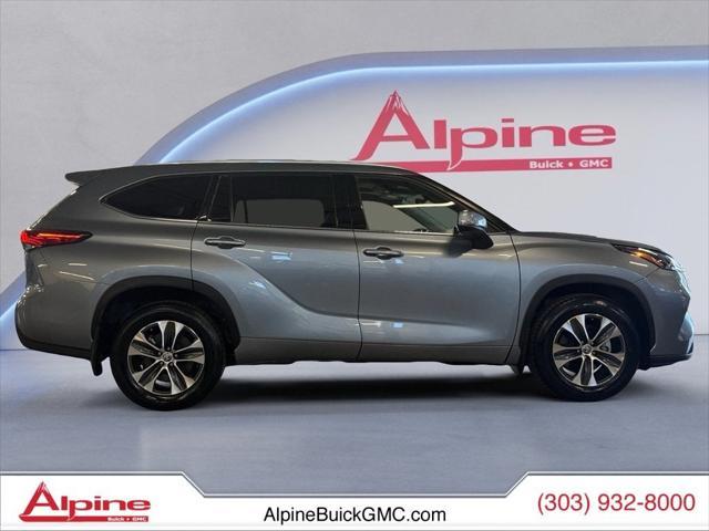 used 2022 Toyota Highlander car, priced at $33,384