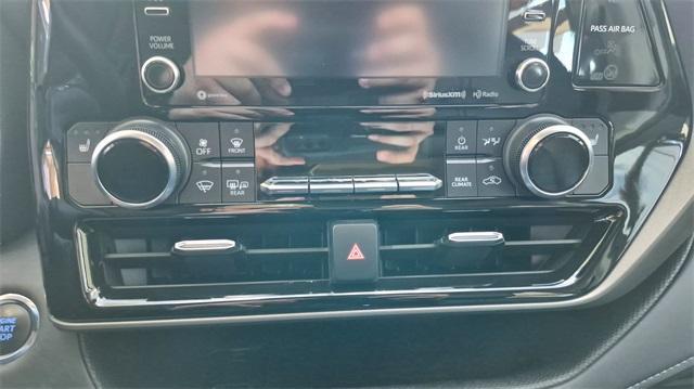 used 2022 Toyota Highlander car, priced at $32,991