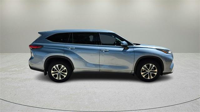 used 2022 Toyota Highlander car, priced at $32,991