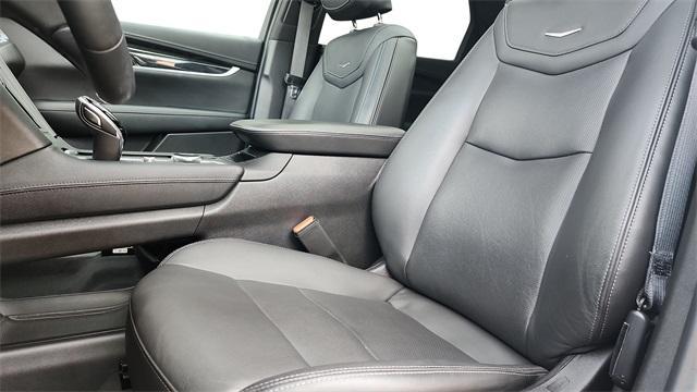 used 2021 Cadillac XT5 car, priced at $26,495