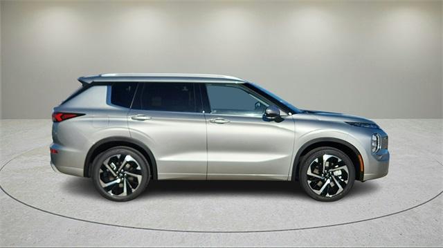 new 2024 Mitsubishi Outlander car, priced at $27,605