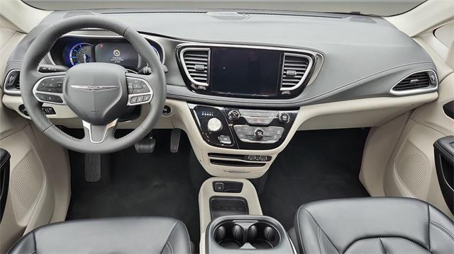 used 2023 Chrysler Pacifica Hybrid car, priced at $25,491