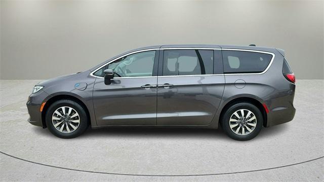 used 2023 Chrysler Pacifica Hybrid car, priced at $25,491