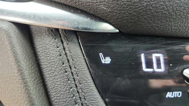used 2022 Cadillac XT5 car, priced at $29,991