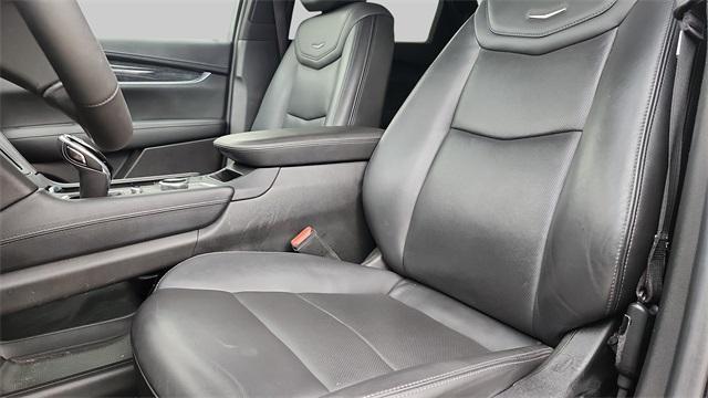 used 2022 Cadillac XT5 car, priced at $29,991