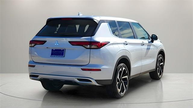 new 2024 Mitsubishi Outlander car, priced at $32,090