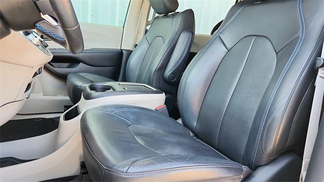 used 2021 Chrysler Pacifica Hybrid car, priced at $24,491