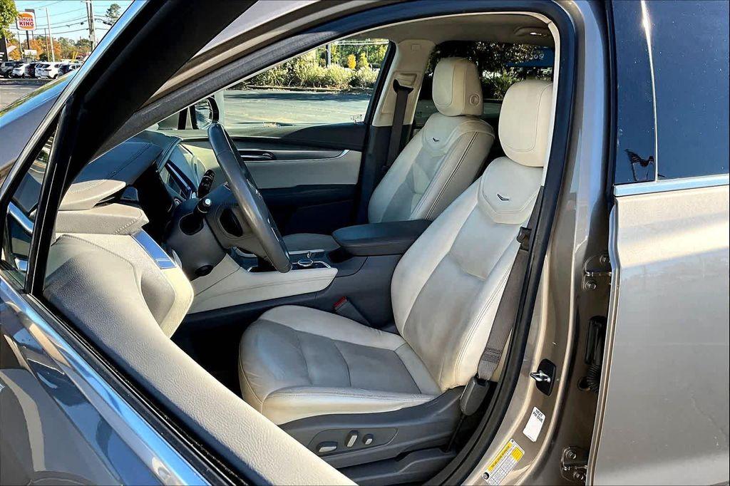 used 2022 Cadillac XT5 car, priced at $25,298