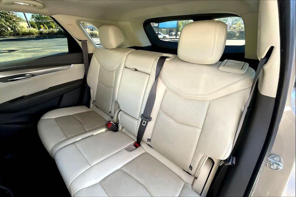 used 2022 Cadillac XT5 car, priced at $25,298