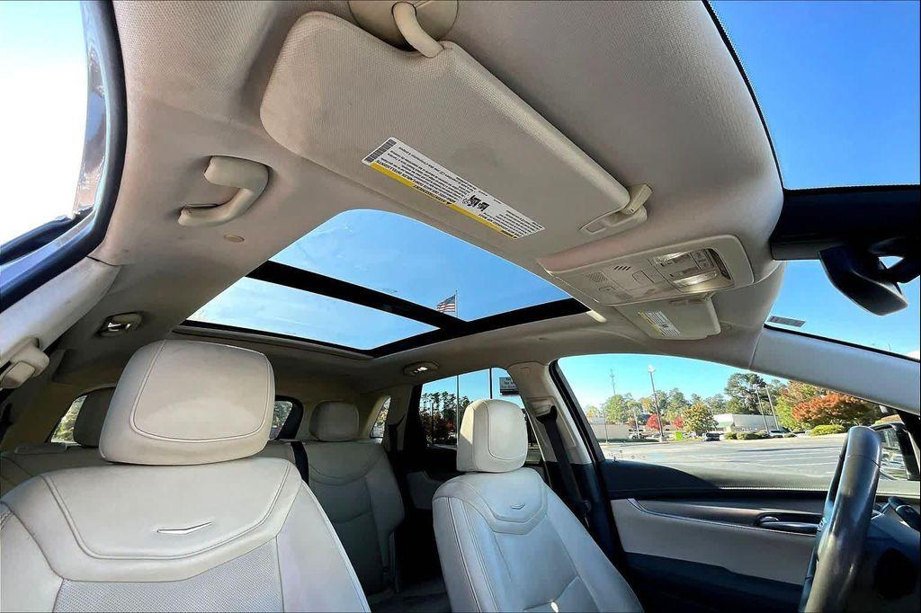 used 2022 Cadillac XT5 car, priced at $25,298