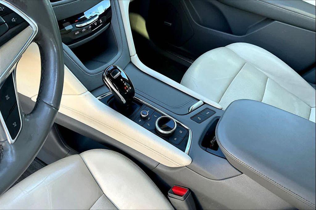 used 2022 Cadillac XT5 car, priced at $25,298