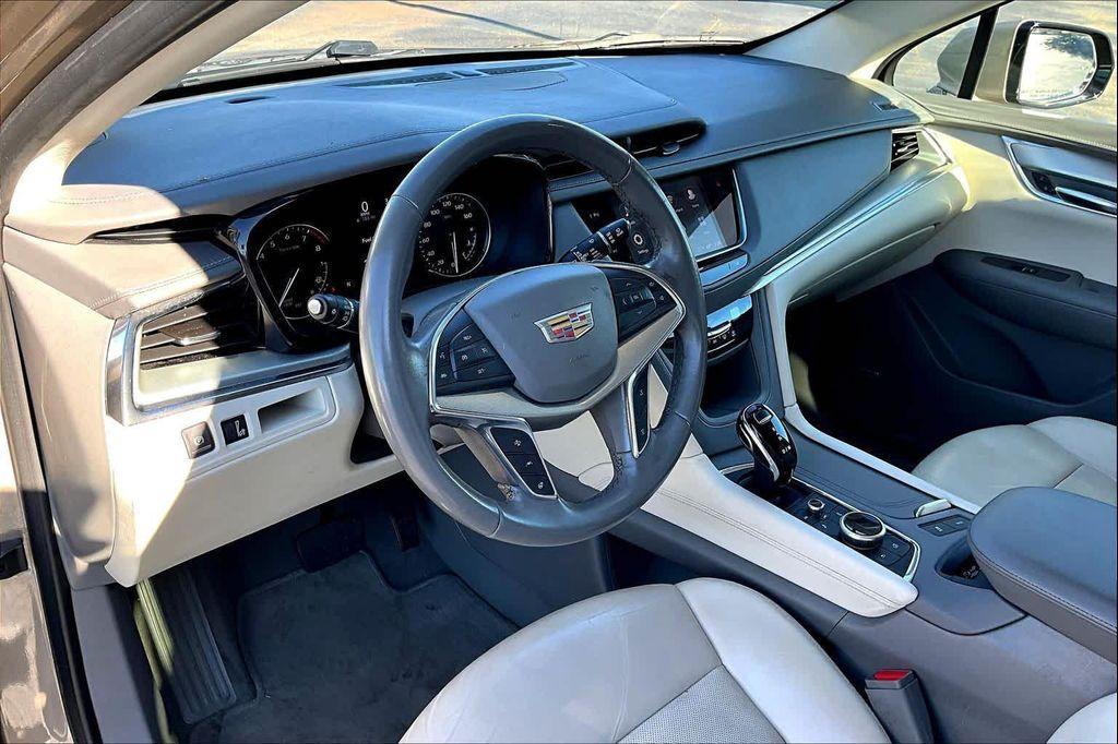 used 2022 Cadillac XT5 car, priced at $25,298