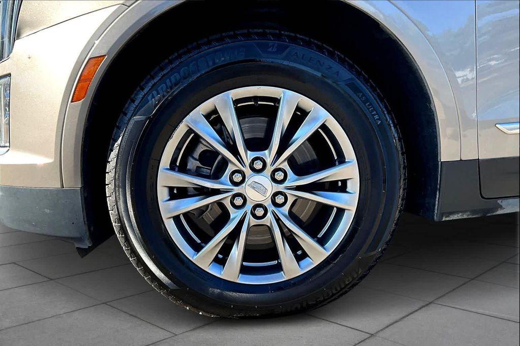 used 2022 Cadillac XT5 car, priced at $25,298