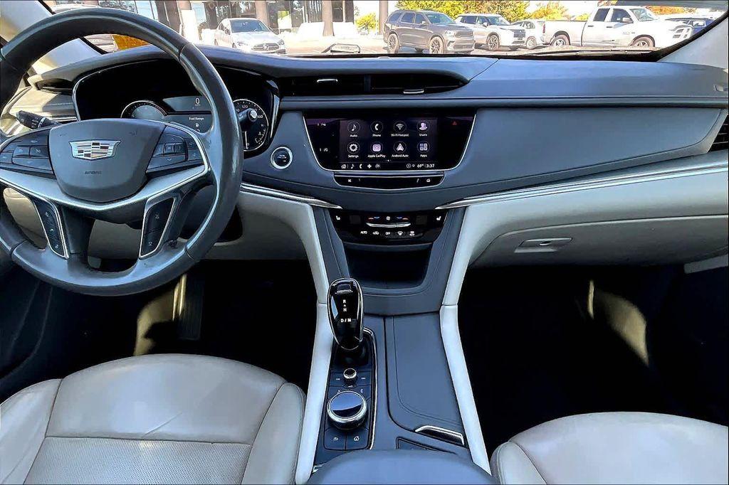 used 2022 Cadillac XT5 car, priced at $25,298