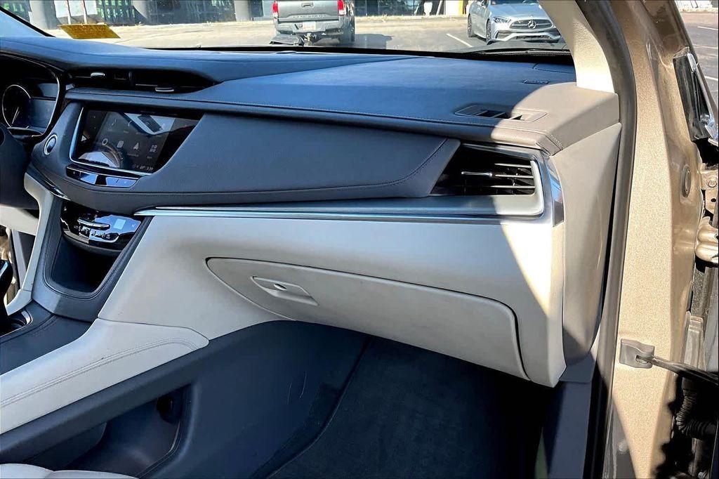 used 2022 Cadillac XT5 car, priced at $25,298