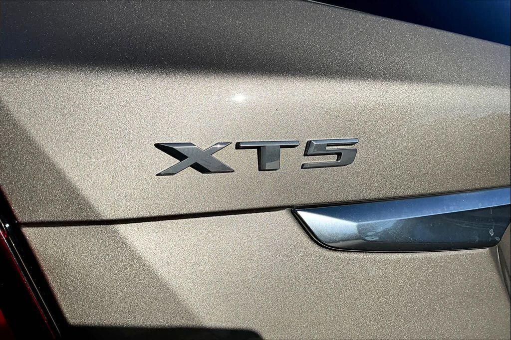 used 2022 Cadillac XT5 car, priced at $25,298
