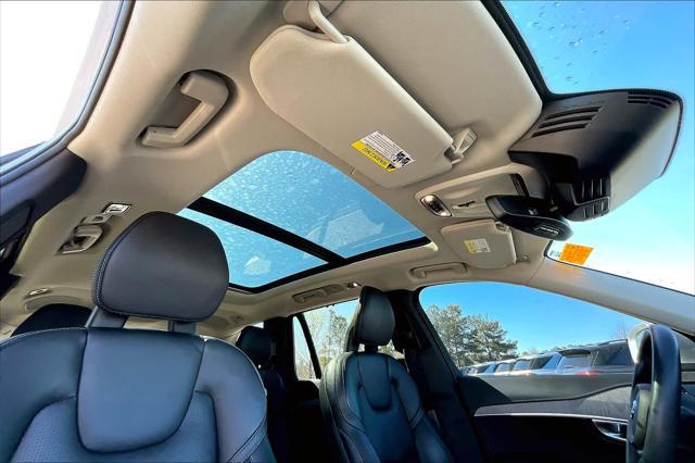 used 2022 Volvo XC90 car, priced at $38,998