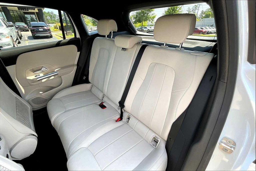 used 2025 Mercedes-Benz GLA 250 car, priced at $35,998