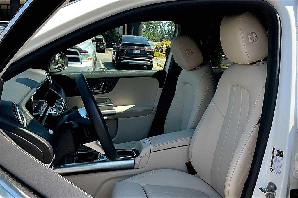 used 2025 Mercedes-Benz GLA 250 car, priced at $35,998