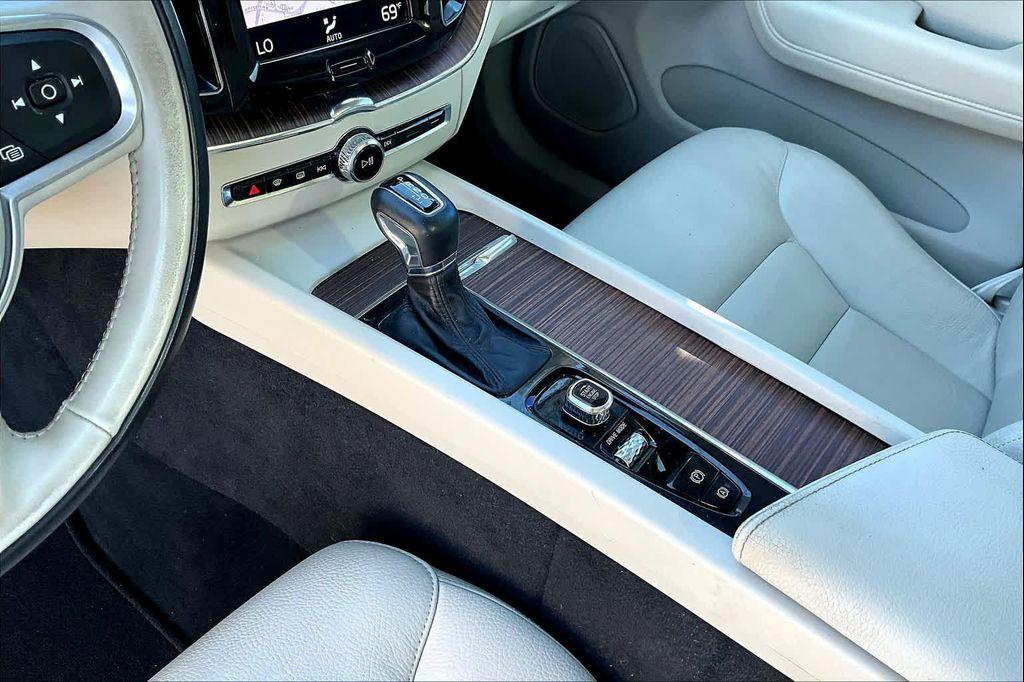 used 2021 Volvo XC60 car, priced at $23,998