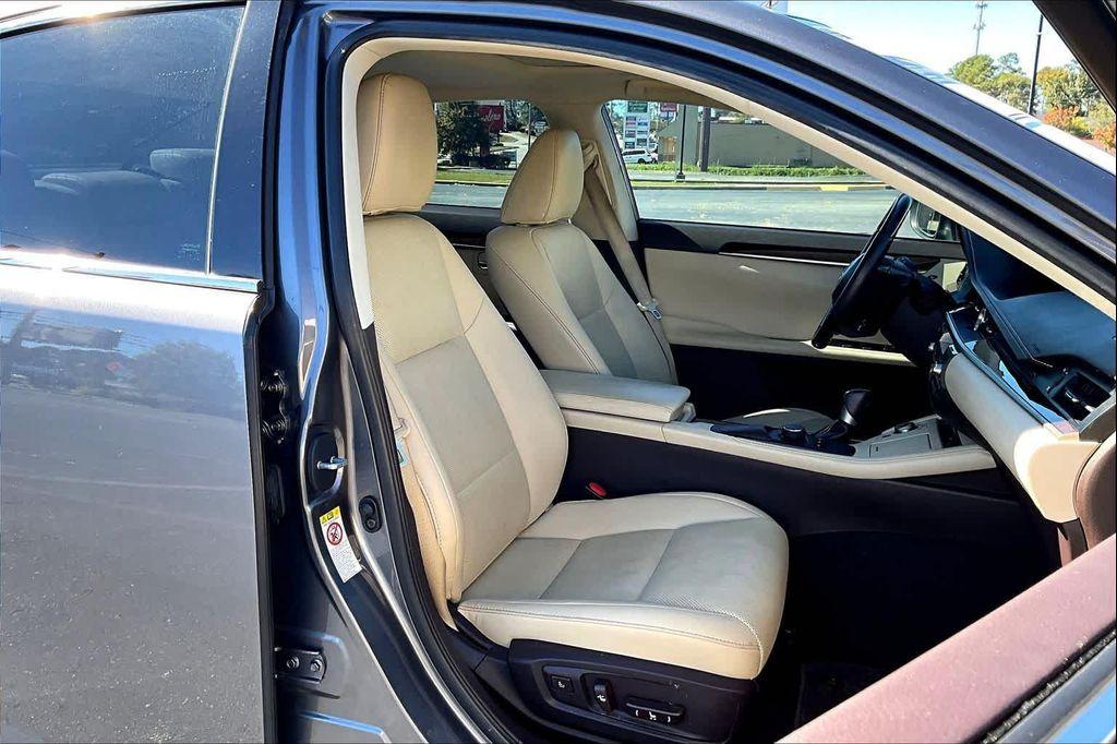 used 2017 Lexus ES 350 car, priced at $17,598