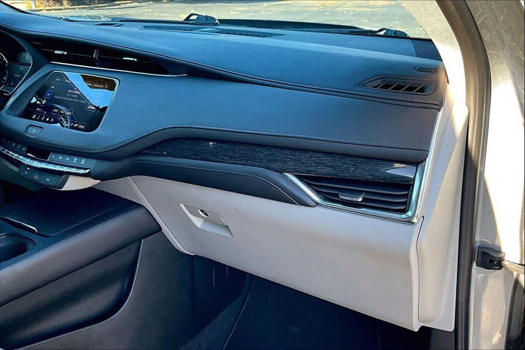 used 2023 Cadillac XT4 car, priced at $24,998