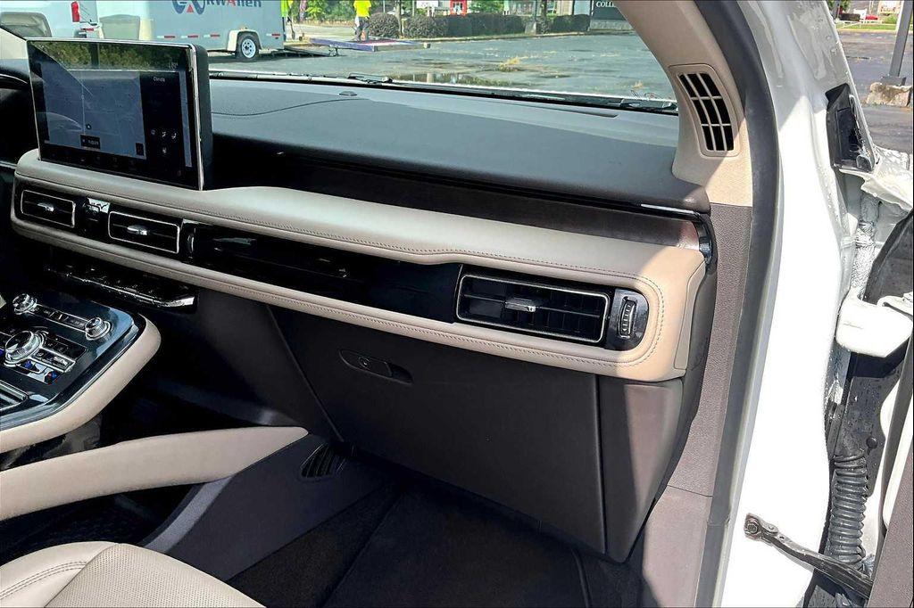 used 2022 Lincoln Nautilus car, priced at $33,798