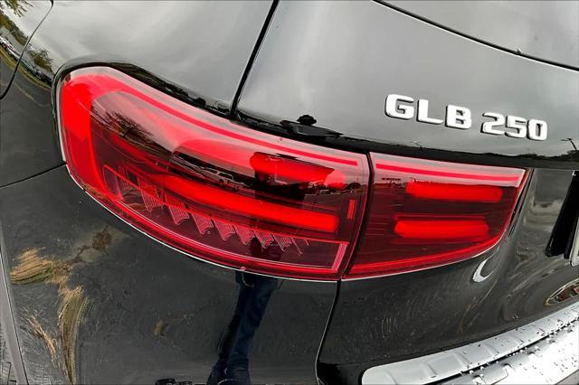 new 2025 Mercedes-Benz GLB 250 car, priced at $48,645