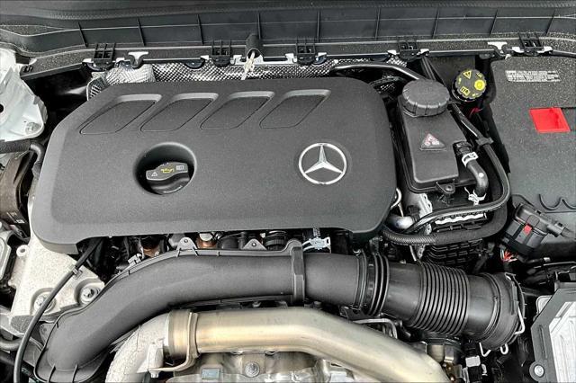new 2025 Mercedes-Benz GLB 250 car, priced at $49,580