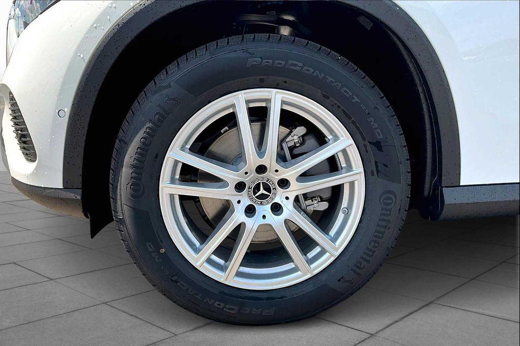 new 2025 Mercedes-Benz GLC 300 car, priced at $56,350