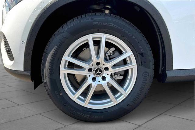 new 2025 Mercedes-Benz GLC 300 car, priced at $56,350