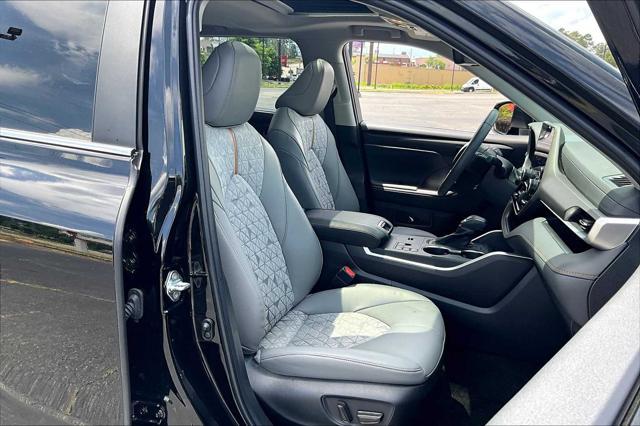 used 2023 Toyota Highlander Hybrid car, priced at $43,998
