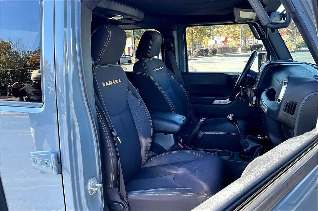 used 2015 Jeep Wrangler Unlimited car, priced at $16,498