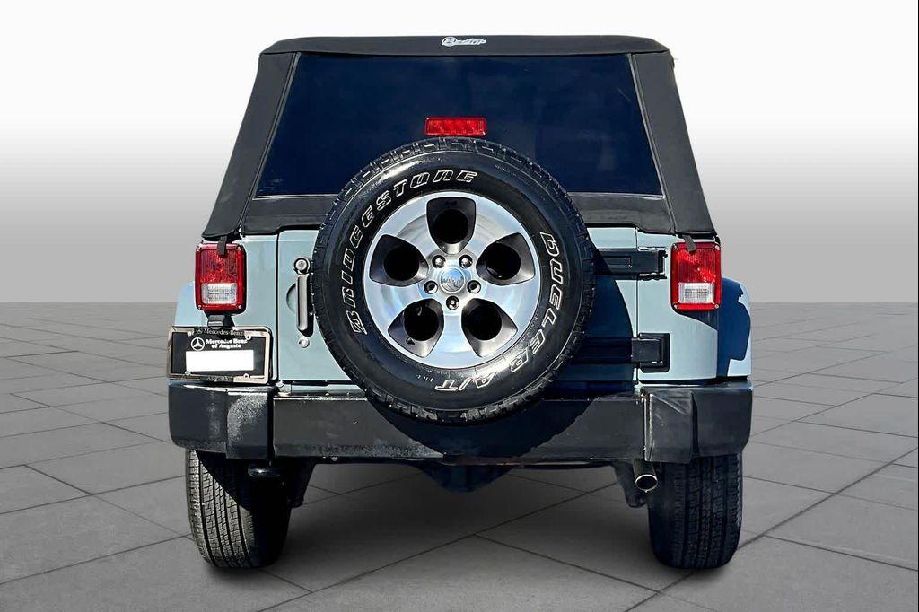 used 2015 Jeep Wrangler Unlimited car, priced at $16,498